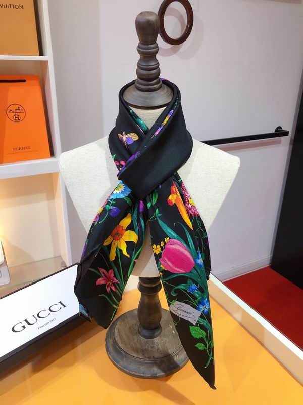 Gucci silk scarf 90X90cm E29 (9)